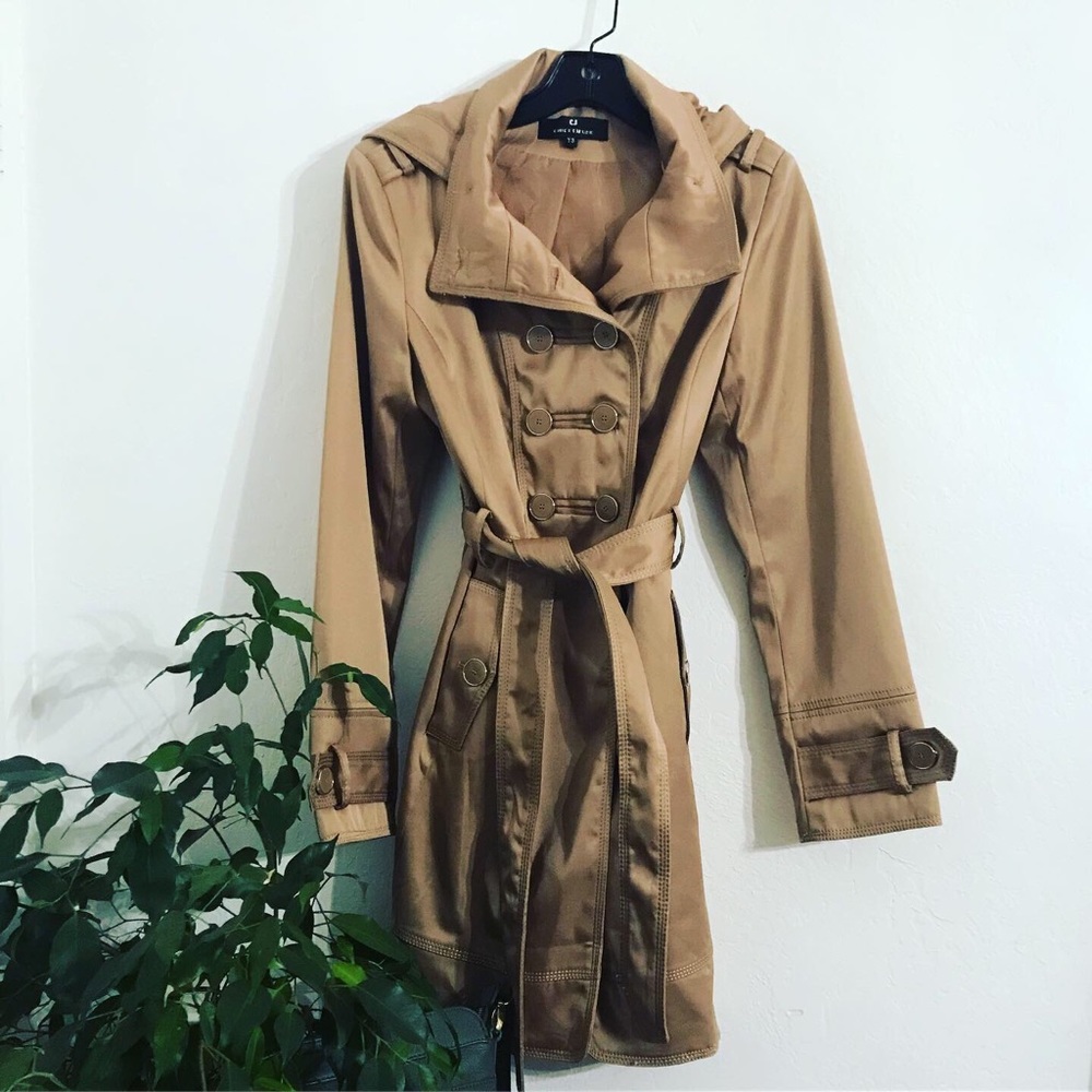 French trench anyone? Chic et Jeune hooded🧥coat